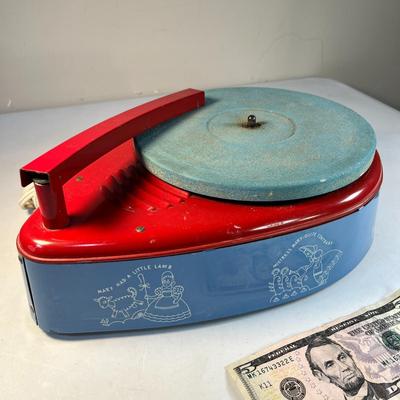 VINTAGE CHILDREN'S RECORD PLAYER by GENERAL ELECTRIC ELECTRONIC TOYS