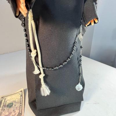 1969 IDEAL TOY CORP "NUN" DOLL FIGURE WITH STAND, ROSARY, CROSS