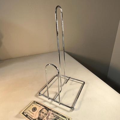 METAL PAPER TOWEL RACK, WIRE DESIGN