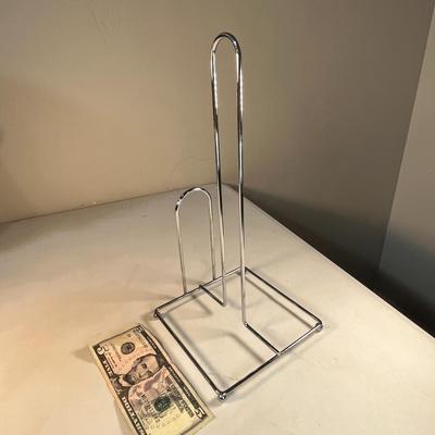 METAL PAPER TOWEL RACK, WIRE DESIGN