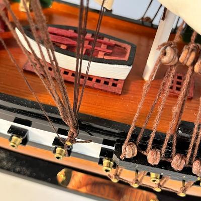 U.S.S. CONSTITUTION MODEL SAILING SHIP 