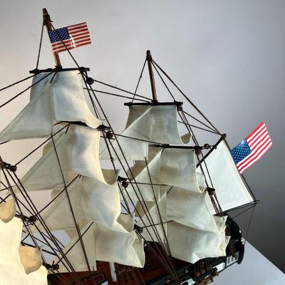 U.S.S. CONSTITUTION MODEL SAILING SHIP 
