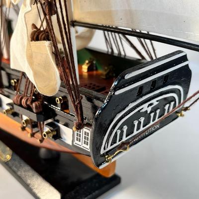 U.S.S. CONSTITUTION MODEL SAILING SHIP 