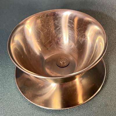 ONEIDA STAINLESS STEEL SERVING BOWL WITH BUILT IN PLATE BASE