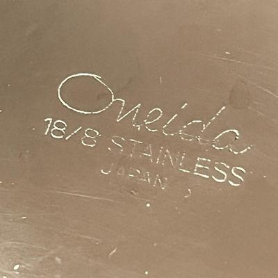 ONEIDA STAINLESS STEEL SERVING BOWL WITH BUILT IN PLATE BASE