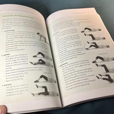 "YOUR PREGNANCY AND CHILDBIRTH- MONTH TO MONTH" BOOK by AMER. COLLEGE OF OB'S AND GYNECOLOGISTS