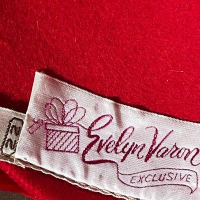 Lot of vintage hats
