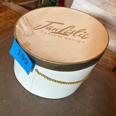 Lot of vintage hats