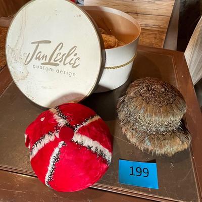 Lot of vintage hats
