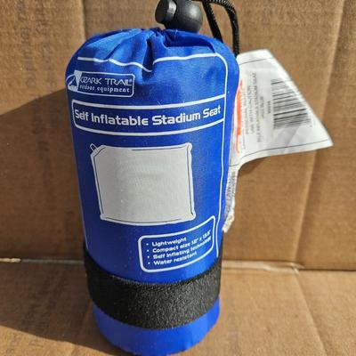 Inflatable stadium seat