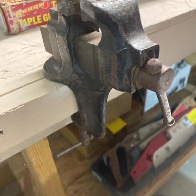 Small bench vise