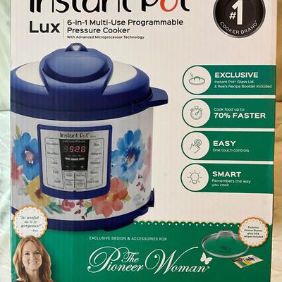 NEW - Instant pot Lux