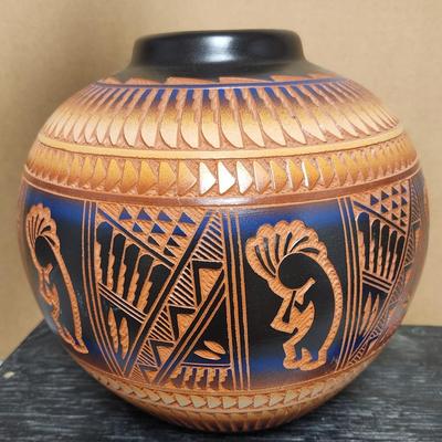 Large Acoma Pot