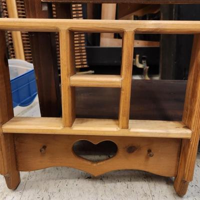 Lot of 4 wall shelves