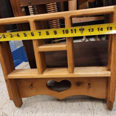 Lot of 4 wall shelves