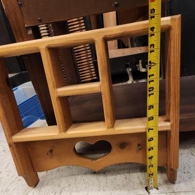 Lot of 4 wall shelves