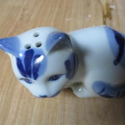 Blue & White Chinese Plates Shoes & Cat Shaker - C