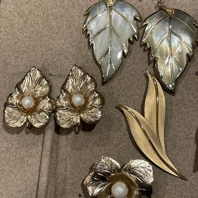 Gold tone leaf jewelry