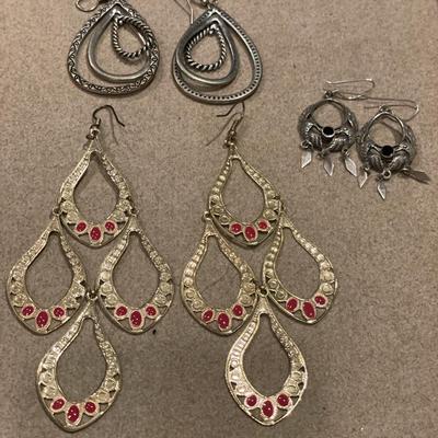 3 pairs dangling earrings