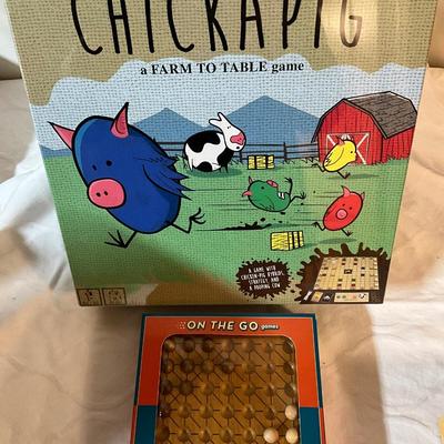 NEW - Chickapig and Chinese Checkers