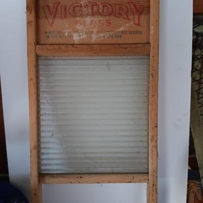 Antique National Washboard Co. National 512 glass and wood framed washboard.