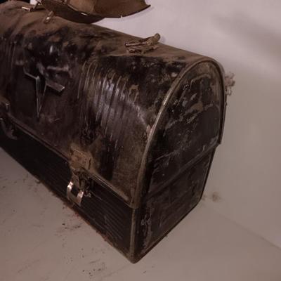 Vintage metal lunchbox - copper candle holder and a oil lantern without the globe