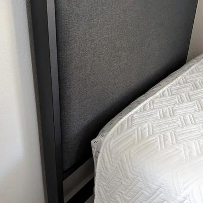 Zinus Twin Size Bed