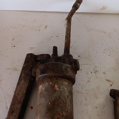 Two grease guns - Varcon