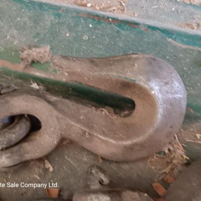 Approx. 20 ' chain with two hooks and a chain binder