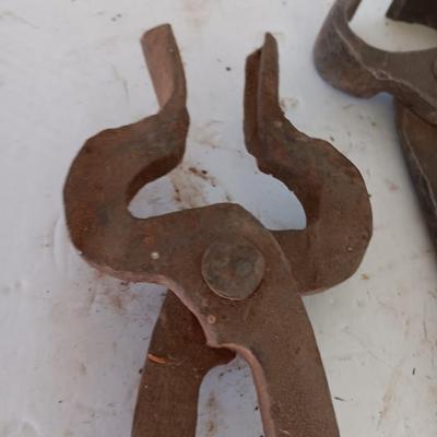 Blacksmith Blacksmithing tools Pliers and nips