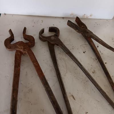 Blacksmith Blacksmithing tools Pliers and nips