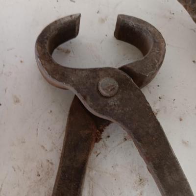 Blacksmith Blacksmithing tools Pliers and nips
