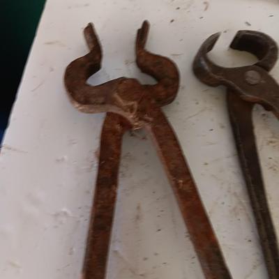 Blacksmith Blacksmithing tools Pliers and nips