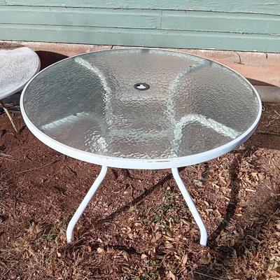 39" Round glass topped patio table with Plantation Pattern Umbrella.