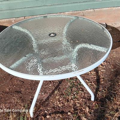 39" Round glass topped patio table with Plantation Pattern Umbrella.