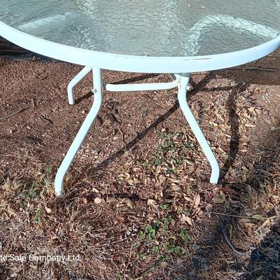 39" Round glass topped patio table with Plantation Pattern Umbrella.