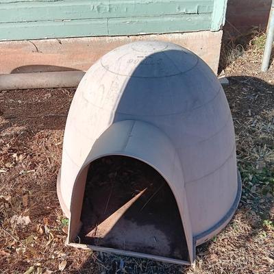 Igloo style DOGLOO Doghouse - outdoor animal shelter