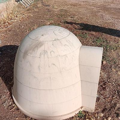Igloo style DOGLOO Doghouse - outdoor animal shelter