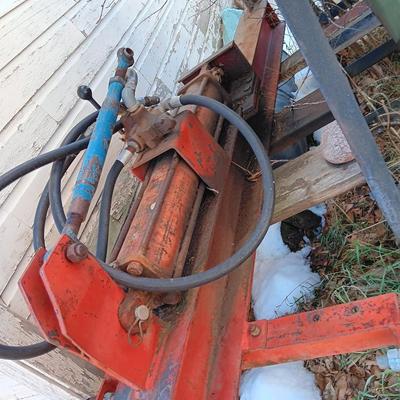 Brave 3-point Hydraulic log splitter.