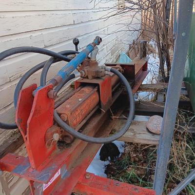 Brave 3-point Hydraulic log splitter.