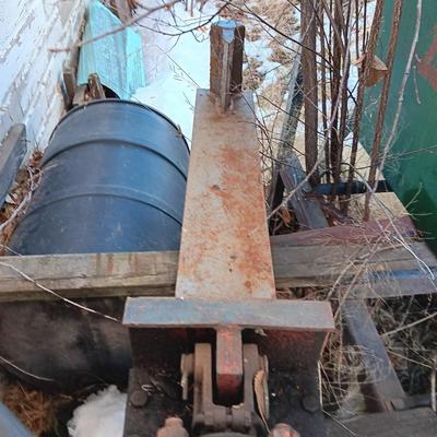 Brave 3-point Hydraulic log splitter.