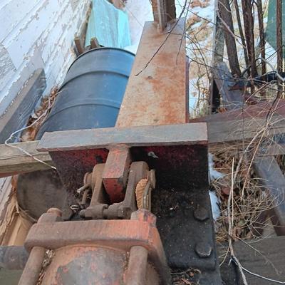 Brave 3-point Hydraulic log splitter.