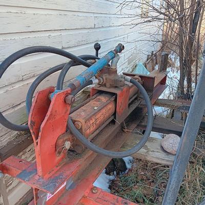 Brave 3-point Hydraulic log splitter.
