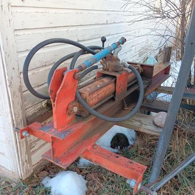 Brave 3-point Hydraulic log splitter.