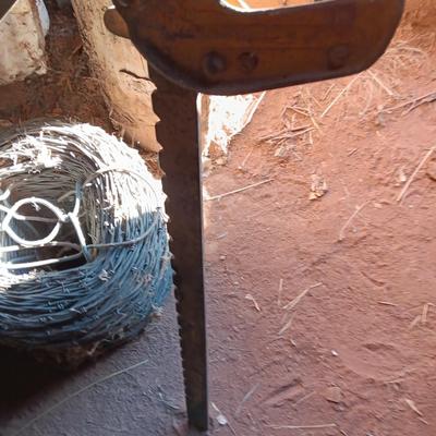 Fence stretcher tool with partial roll of barbed wire