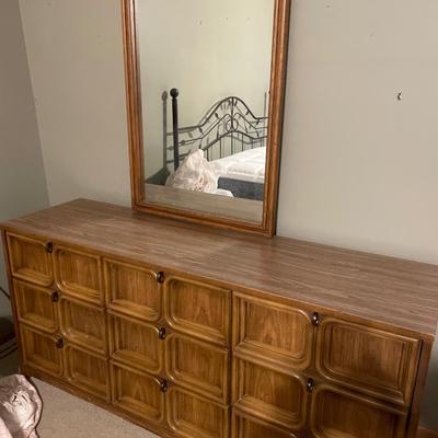 Bassett dresser with mirror