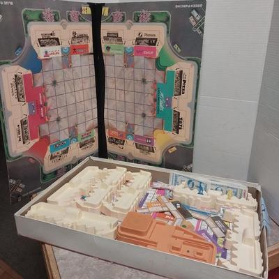 VINTAGE "MALL MADNESS" BOARD GAME BY MILTON BRADLEY