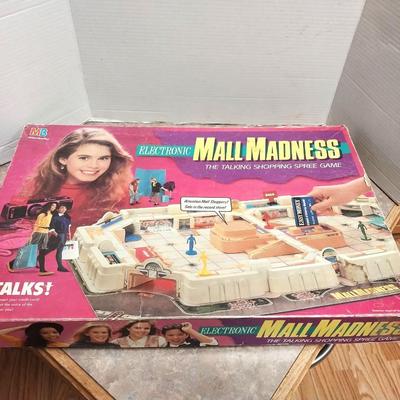 VINTAGE "MALL MADNESS" BOARD GAME BY MILTON BRADLEY