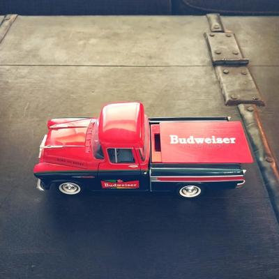 BUDWEISER KING OF BEERS TRUCK BANK BY SPECCAST COLLECTIBLES