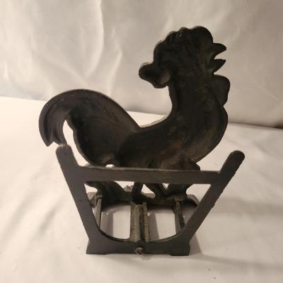 Assortment of Decorative Roosters and Chickens (LR-DW)